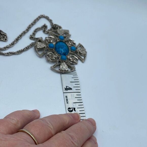 Vintage Maltese cross with faux glass turquoise English lions. - Picture 7 of 9